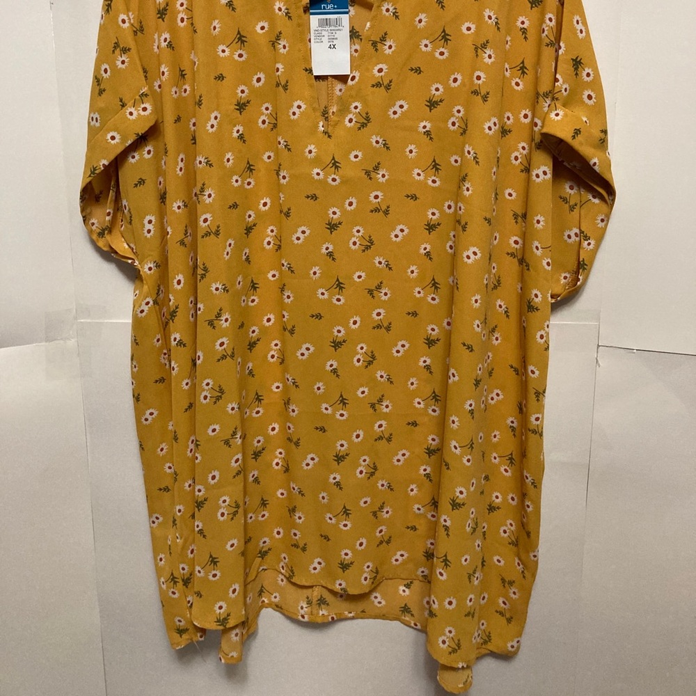 Yellow Daisy Short Sleeve Crisscross Top - Picture 2 of 3
